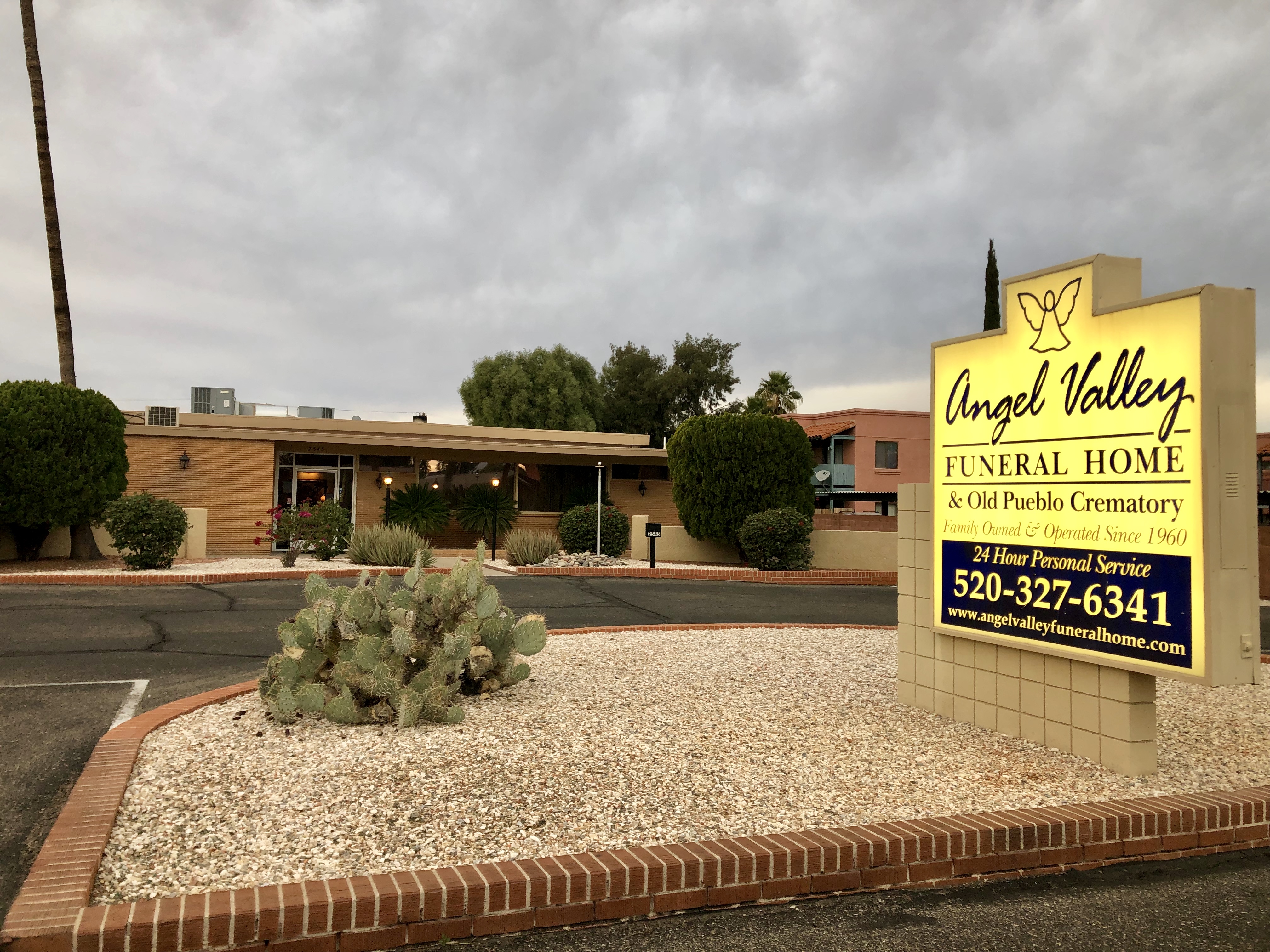 Hidden Valley Funeral Home - l8rd01v